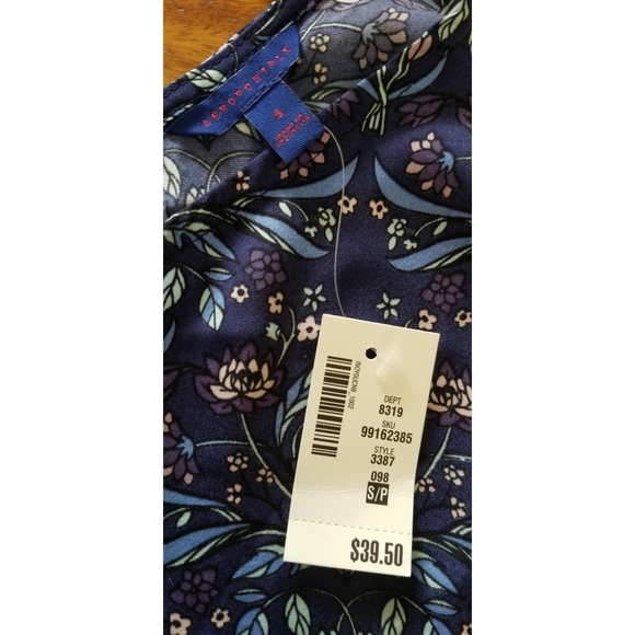 Aeropostale
Strappy Floral V-Neck Cami - Picture 3 of 5